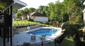 Retaining-wall-stairs-double-roman-vinyl-aluminum-fence-broom-finish-tumbled-stone-rock